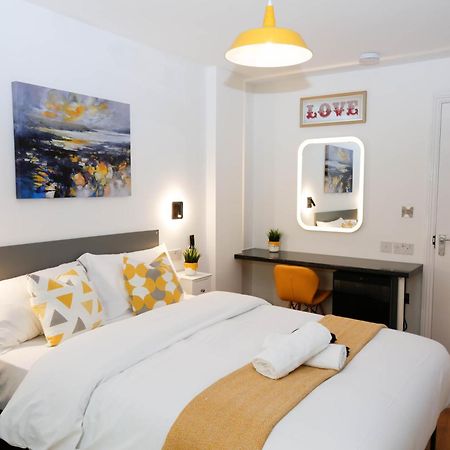New Luxury Rooms In The Heart Of London Next To Shops, Cafes, Bars & Metro With Shared Bathrooms Kültér fotó
