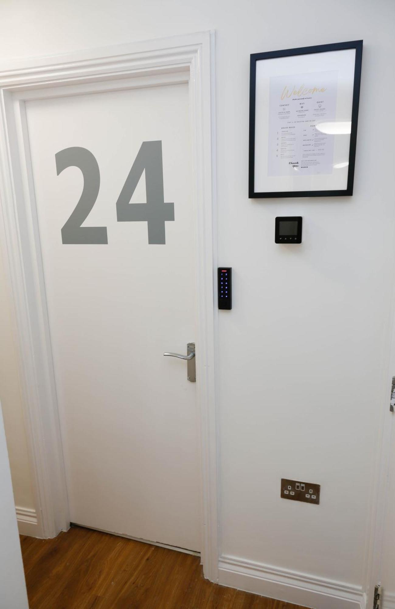 New Luxury Rooms In The Heart Of London Next To Shops, Cafes, Bars & Metro With Shared Bathrooms Kültér fotó
